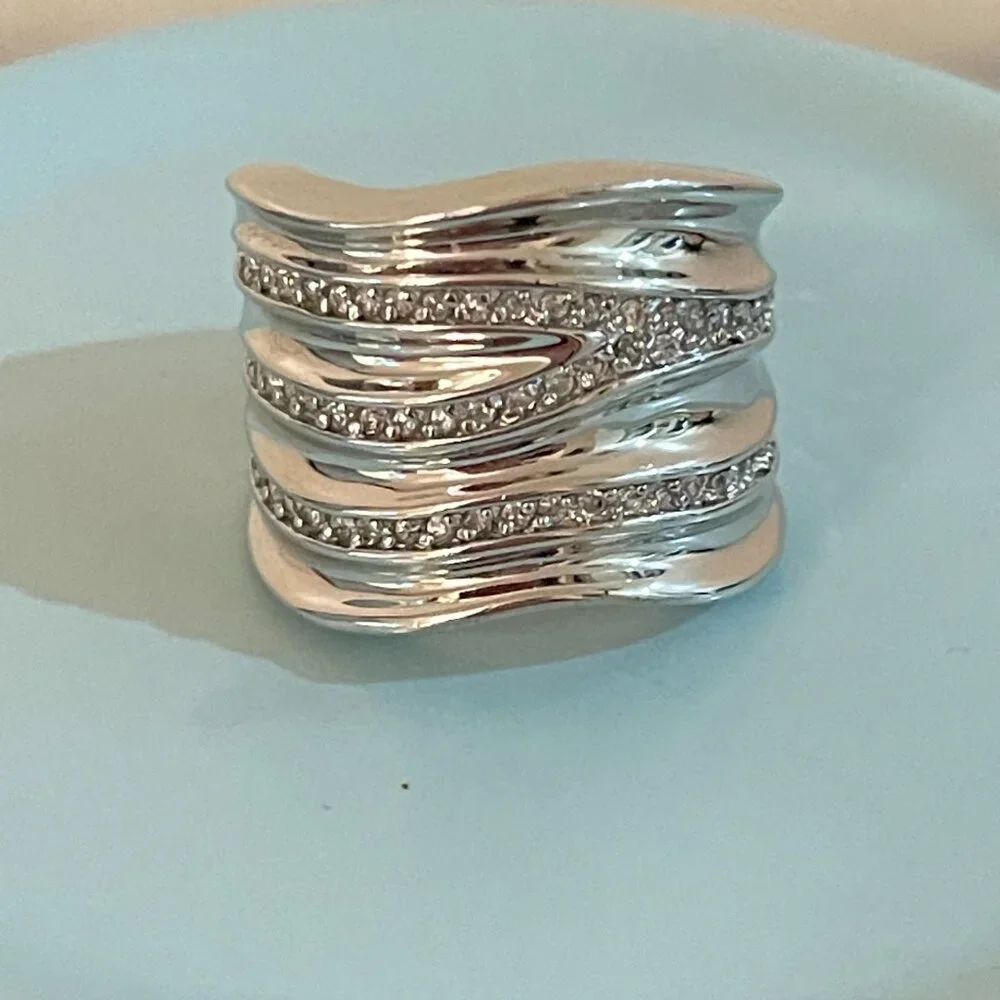 Lia Sophia Ring Revved Up Wide Wavy Silver Crystals Statement Glam Bling Size 7